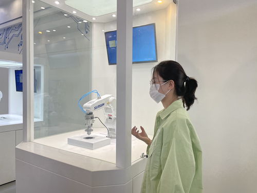 我們一同走過(guò)的這些年 京津冀協(xié)同發(fā)展網(wǎng)絡(luò)大V線下走訪活動(dòng)走進(jìn)新區(qū)企業(yè)，聚焦智能工業(yè)門(mén)